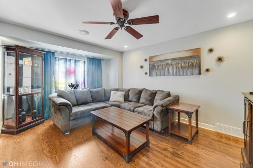 5446 Nashville Ave, Chicago, IL 60638-2410