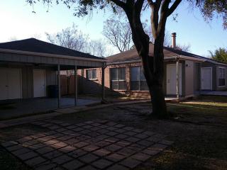 16034 Los Altos Dr, Houston TX  77083-2931 exterior