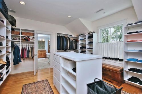 64 Bayberry Ln, Westport CT 06880-4031 exterior