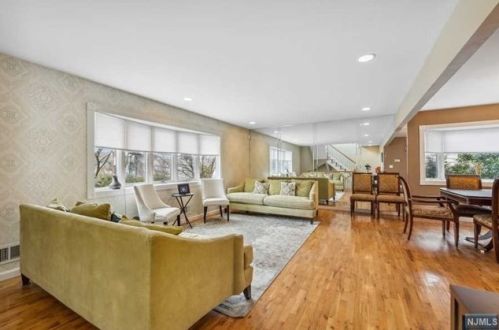 1253 Hastings St, Teaneck, NJ 07666-2102