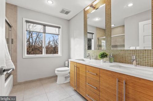 7 Hanover Ct, Princeton NJ 08540-7067 exterior