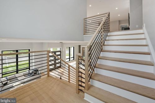 1422 Mayflower Dr, Mc Lean VA 22101-5615 exterior