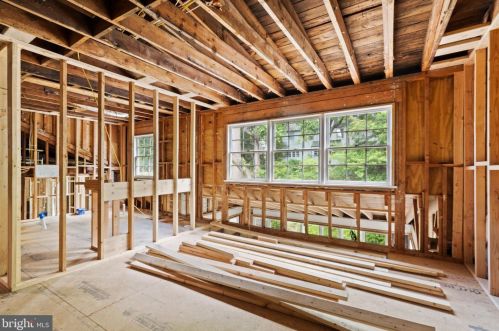 5121 Klingle St, Washington DC  20016-2654 exterior