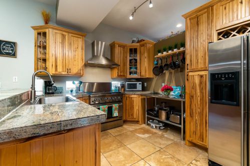 665 Shelby St, Gary IN 46403-2254 exterior