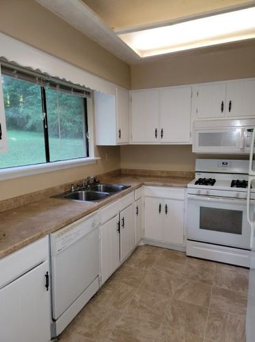 6800 Timberclair Ct, Lithonia GA  30058-6057 exterior