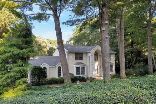 42 Clayton Dr, Huntington Station, NY 11746-7910