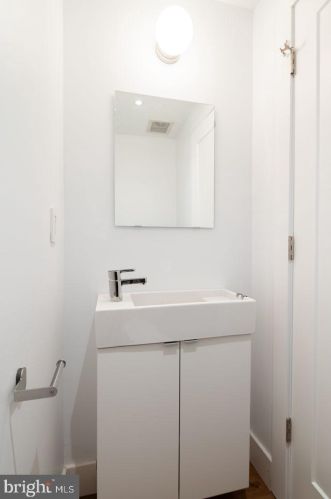 2833 Jackson St, Philadelphia PA  19145-2426 exterior