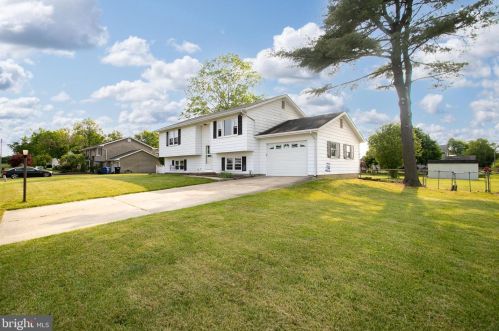 1 Hance Dr, Cookstown, NJ 08511-1117