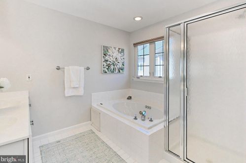 4999 Murtha St, Alexandria VA 22304-8612 exterior