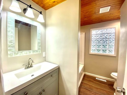 208 Wrentham Rd, Springfield MA 01119-1831 exterior