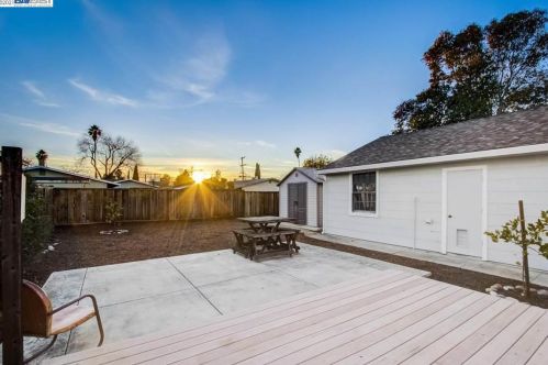 1875 Granada Dr, Concord CA 94519-1330 exterior