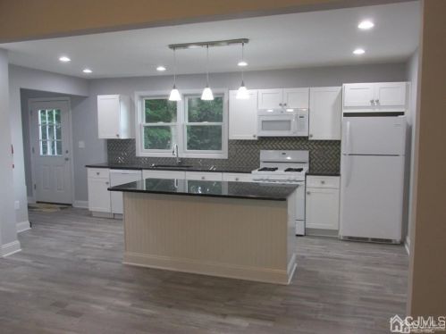 131 Player Ave, Edison NJ  08817-5003 exterior