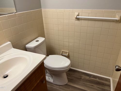 2121 Bulla St, Greensboro, NC 27406-3451