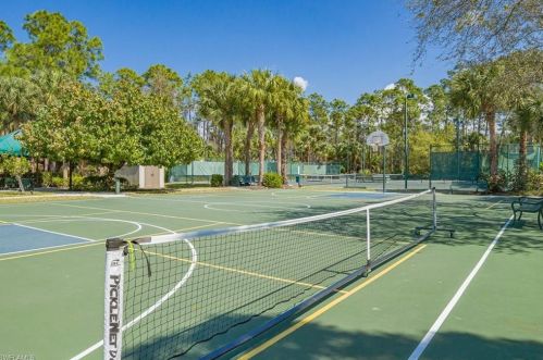 1782 Tarpon Bay Dr, Naples FL 34119-8711 exterior