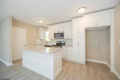 451 River Rd, Rahway NJ  07065-4203 exterior