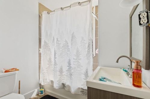 3026 Glenmawr St, Pittsburgh PA  15204-1831 exterior