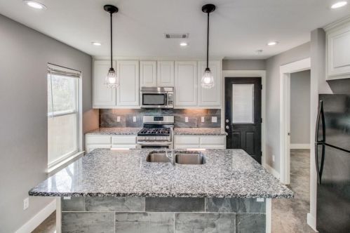 430 Nelson St, Denison TX  75021-4832 exterior