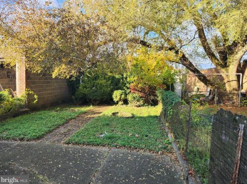 1185 Whitman Ave, Camden NJ 08104-1258 exterior