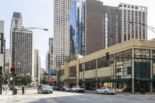 1 Scott St, Chicago IL 60610-2309 exterior