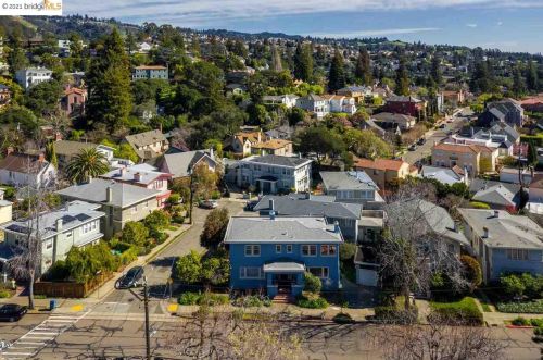 3301 Claremont Ave, Berkeley CA 94705-2710 exterior