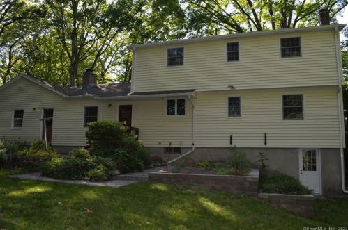 8 Marjorie Ln, Vernon CT 06066-4007 exterior