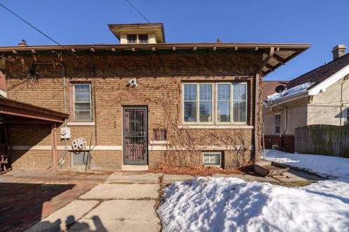 1139 Layton Blvd, Milwaukee WI 53215-1654 exterior