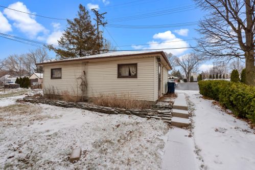 4024 91st St, Milwaukee WI  53228-2220 exterior