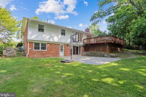 6817 Breezewood Ter, Rockville MD  20852-4321 exterior