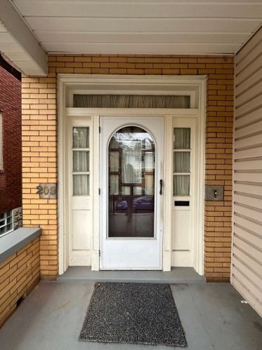 209 Olympia St, Pittsburgh, PA 15211-1303