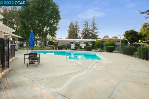 2071 Dalis Dr, Concord CA  94520-5439 exterior