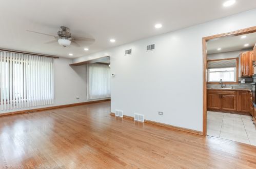 9129 Trumbull Ave, Chicago IL 60655-2507 exterior