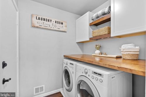 403 Wingate Pl, Leesburg VA  20175-2536 exterior