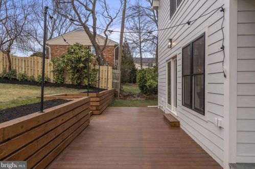 2706 Valley Dr, Alexandria VA  22302-2845 exterior