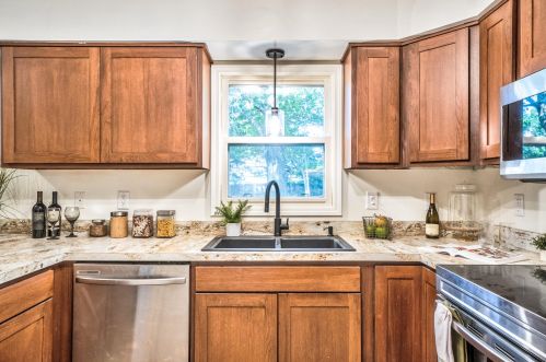 1202 Sprucebrook Dr, Kalamazoo MI 49048-5814 exterior