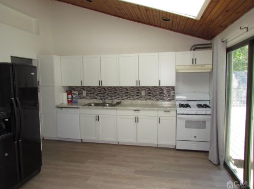 8 Mitchell Ave, Piscataway NJ  08854-5523 exterior