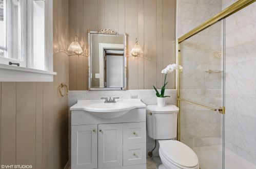 3314 Lake Shore Dr, Chicago IL 60657-3900 exterior