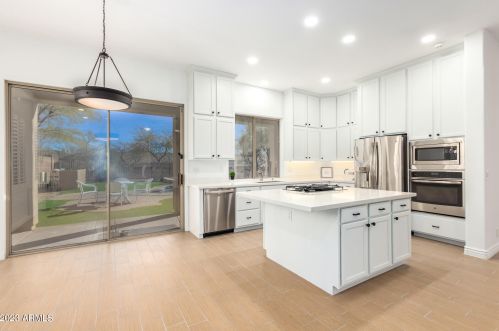 22037 55th St, Phoenix AZ  85054-7151 exterior