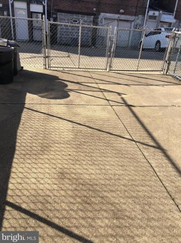 1362 Knorr St, Philadelphia PA 19111-4906 exterior