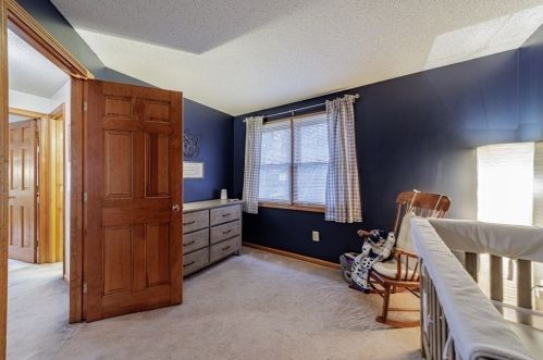 201 Winterset Dr, Springfield MA 01129-1850 exterior