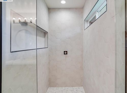 1867 Pleasant Hill Rd, Concord CA  94523-4040 exterior