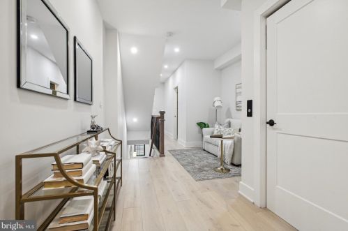 1416 A St, Washington DC  20003-1523 exterior