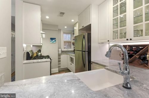 104 7th St, Washington DC  20003-1212 exterior