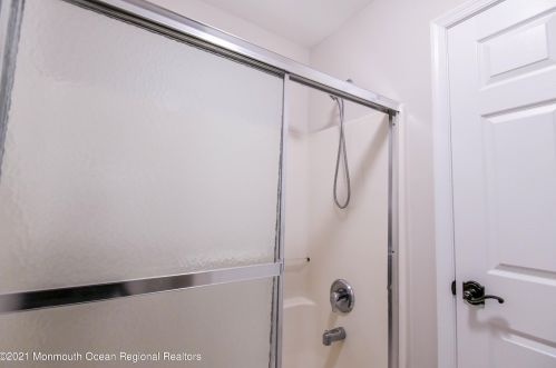 5 Markus Ct, Jackson Twp NJ  08527-2886 exterior