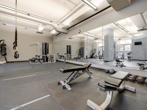 1305 Michigan Ave, Chicago IL 60605-3284 exterior