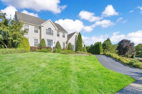 8 Jennifer Dr, North Haven, CT 06473-2038