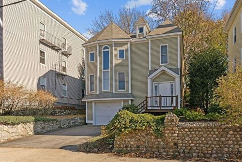 71 Salisbury St, Woonsocket, RI 02895-1440