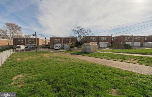 8655 Agusta St, Philadelphia PA 19152-1104 exterior