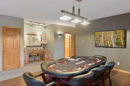 1676 Isabella Pkwy, Chaska MN 55318-3214 exterior