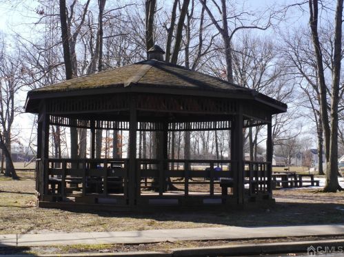 3002 Madaline Dr, Avenel NJ 07001-1362 exterior