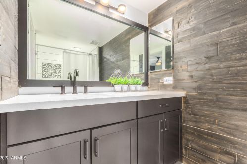 4927 43rd St, Phoenix AZ 85050-3358 exterior